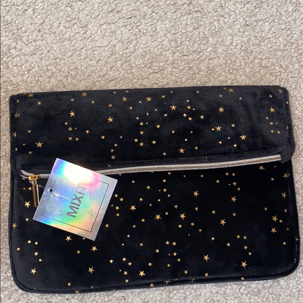 NWT velvet clutch by Mixit